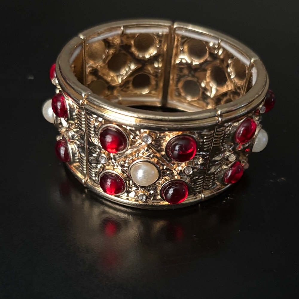 Elegant Gold and Red Gemstone Bracelet